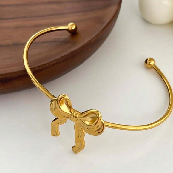 18k Gold Plated Stainless Steel Ribbon Adjustable Bracelet - Picture 1 of 2